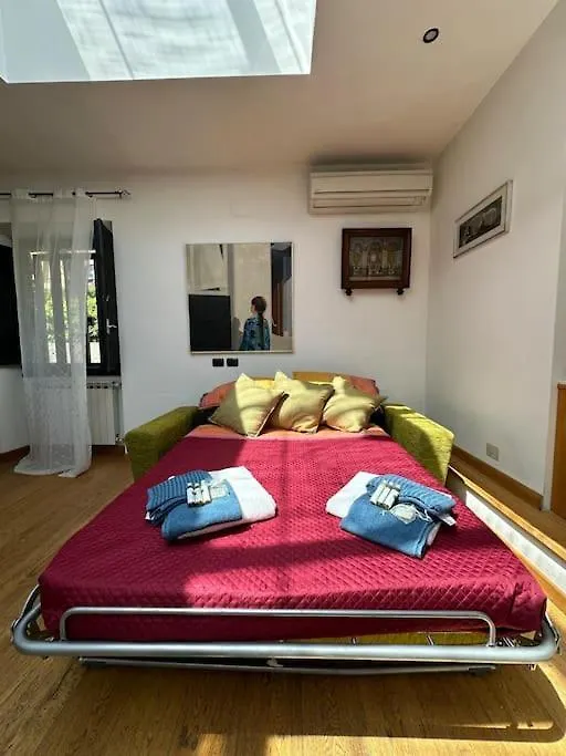 Nuovo Loft A Trastevere Con Super Terrazzo Rome Italy